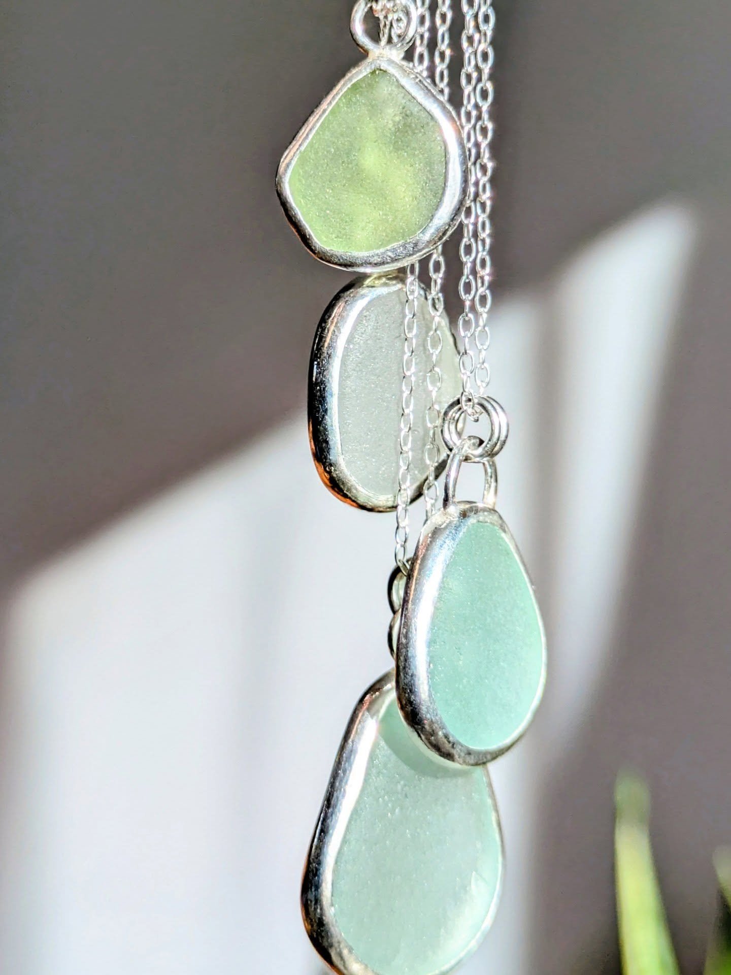 A few new pendants added to the website. It's getting much harder to find the blue seaglass colours locally so there just won't be as many on my website. I do love these gorgeous muted seafoam colours though 🌊💕