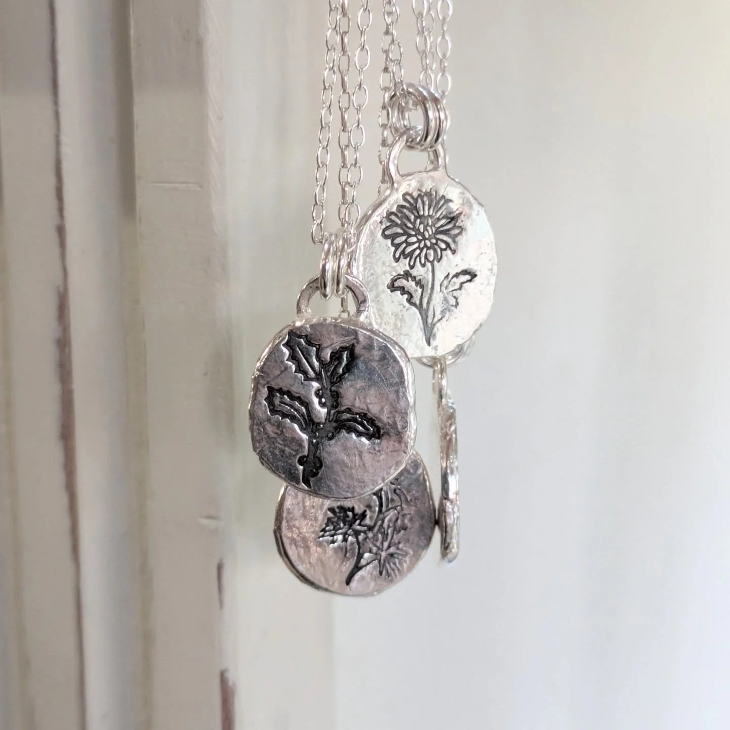 Birth month flower pendants! 💐

Something new I'm working on now, sterling silver flower pendants. Each month has a flower that blooms more commonly picked as a birth month flower. Or just your favorite flower 💕 I've picked the worst time to start 
