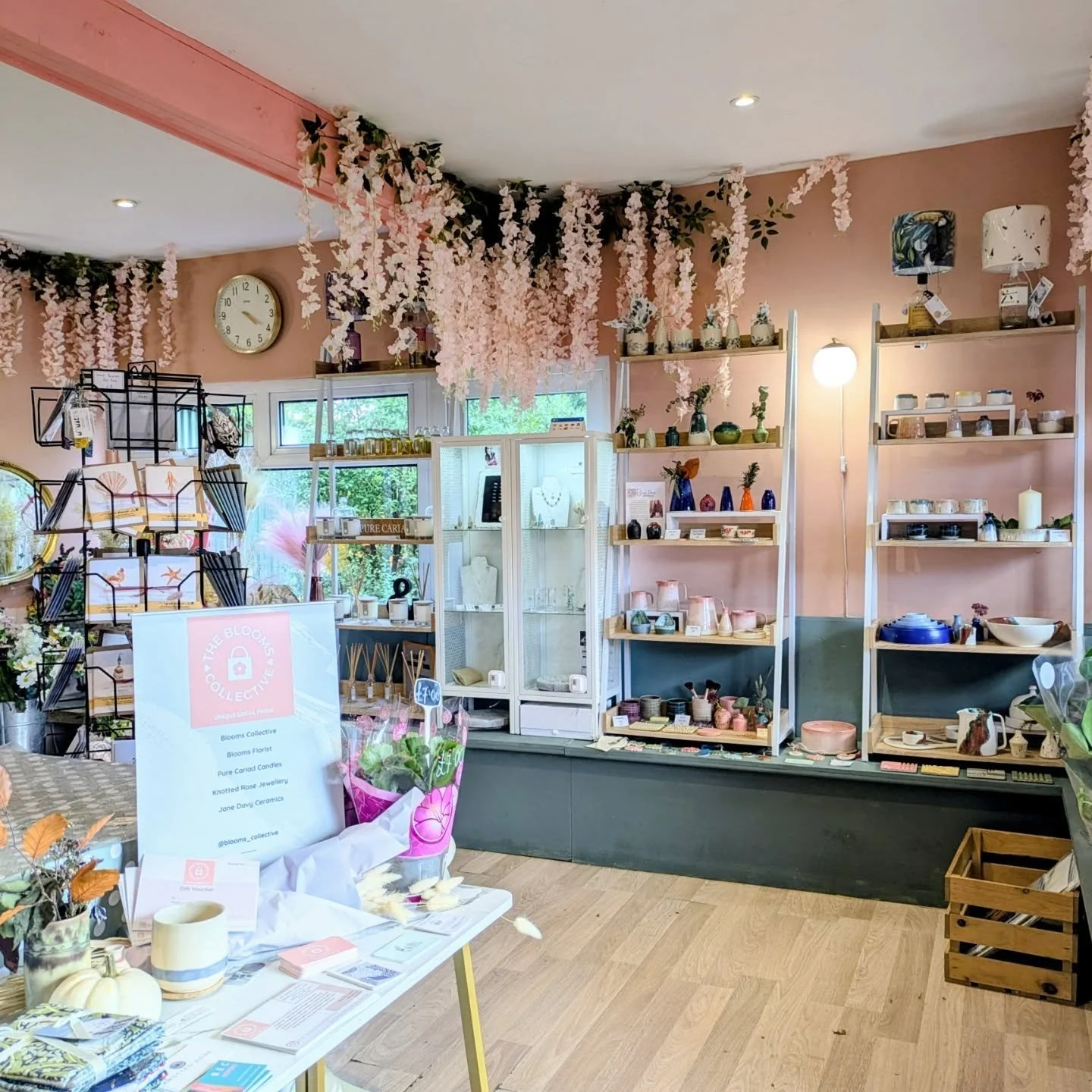 💐Blooms Collective💐

I'm sure you've seen me post lots about @the_bloomscollective recently. That's because not only do I have a good selection of my jewellery there but you'll find me there several days a week, normally making more pieces. It's su