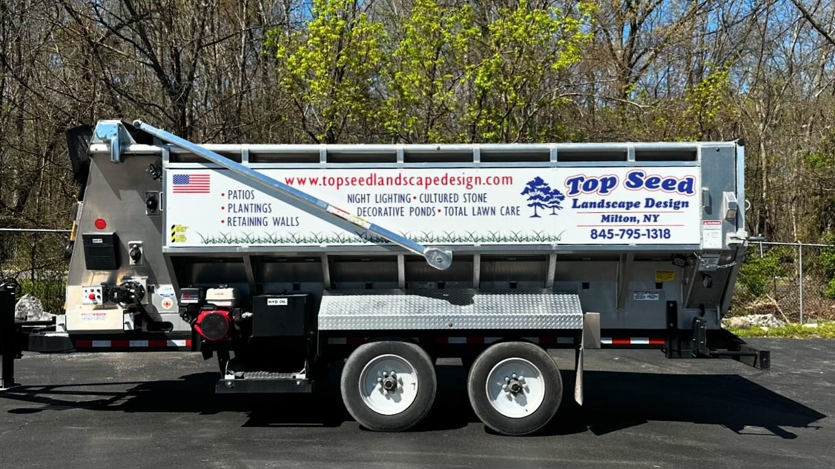This is a really awesome mulch trailer we customized for @topseedlandscapedesign 
.
.
.
#dbgraphics #wrappedbydb #dbbylooker #looker #lookervinylco #wrapped #vinylwrap #vinylwraps #vinylwrapping #carwrap #3m #avery  #paintisdead #wraps #customgraphic