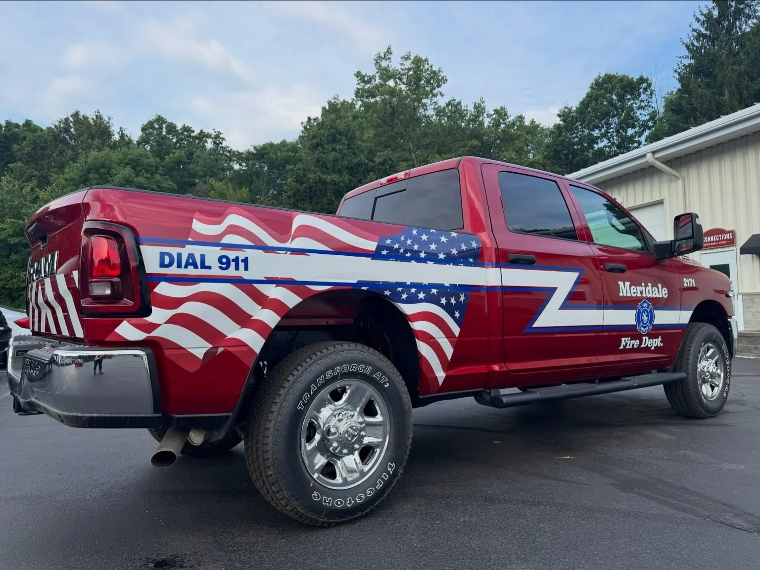 Meridale FD 
.
.
.
.
#dbgraphics #wrappedbydb #looker #lookervinyl #vinylwrap