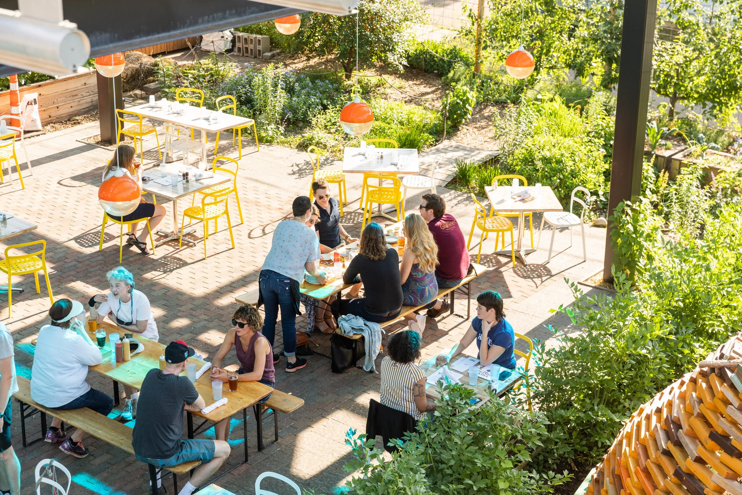 Abrams_PatioTinyDiner-3202.jpg