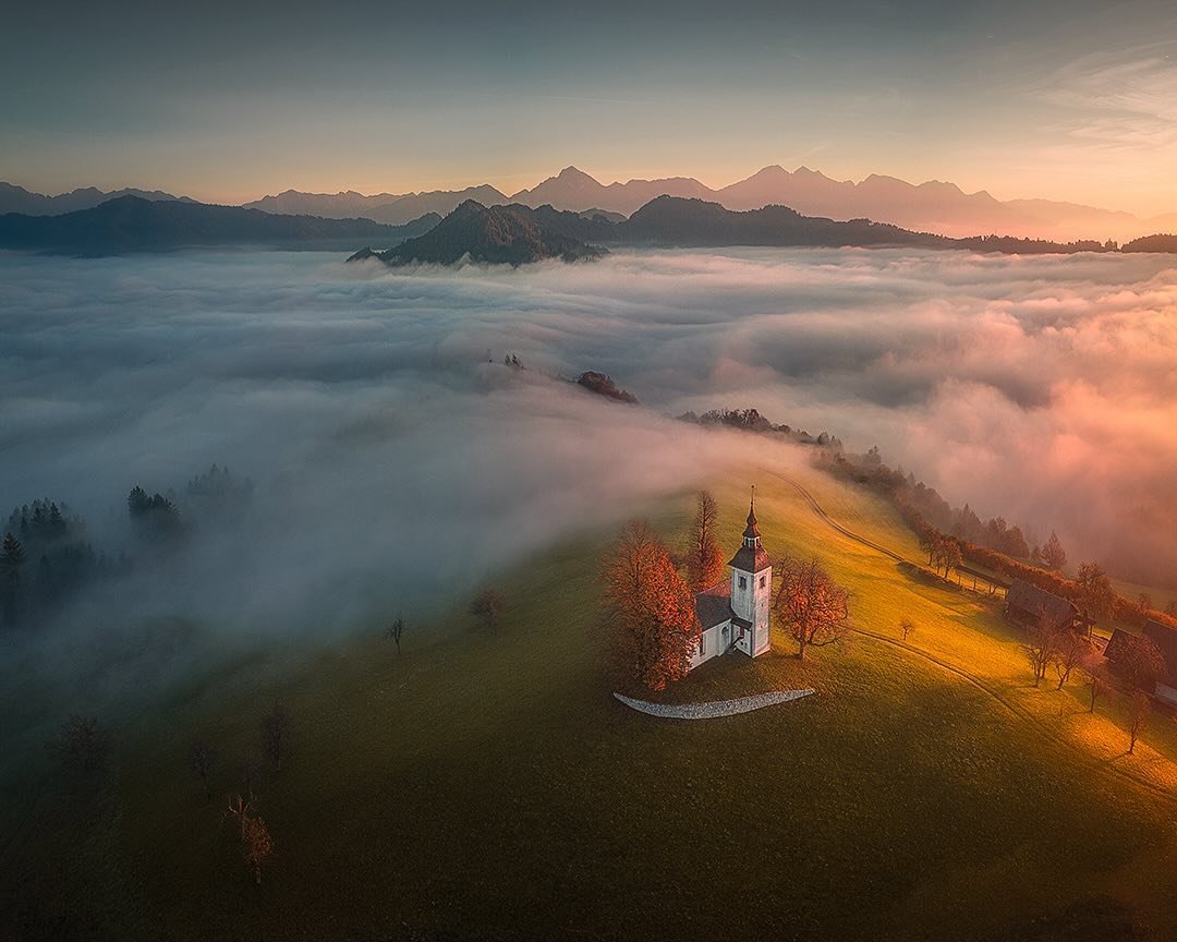 Can you imagine waking up at this place? After days of only thick fog and waiting for it to clear up I was awarded with this view. Slovenia at its best. 🇸🇮☀️❤️ Hope you enjoy!

Original format and higher resolution version on my website fransvander