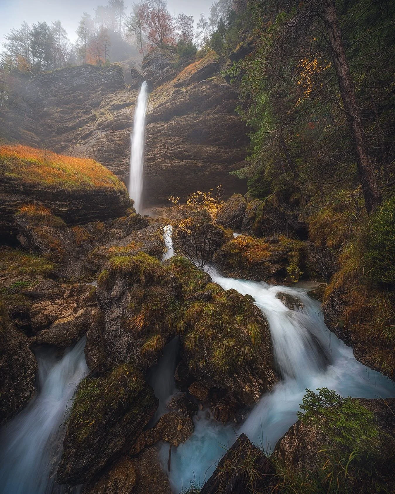 Fall in Slovenia. 🇸🇮🙃❤️ Hope you enjoy!

&raquo; To follow my work and learn about my composition and post-processing techniques, visit my website fransvanderboom.com or click the link in my bio.

#landscape #nature #photography #landscapephotogra