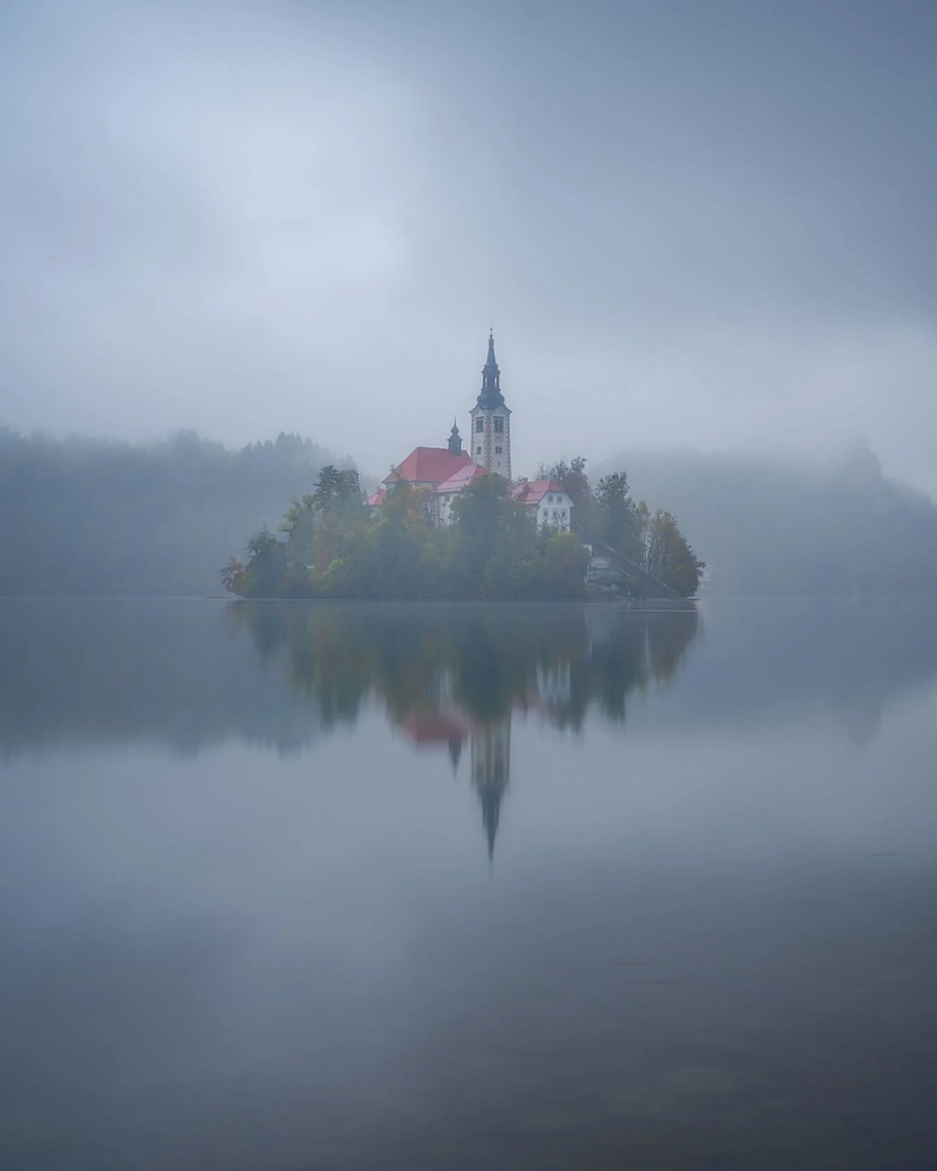 Foggy morning in Bled, Slovenia. 🇸🇮👌😊❤️ Hope you enjoy!

&raquo; To follow my work and learn about my composition and post-processing techniques, visit my website fransvanderboom.com or click the link in my bio.

#landscape #nature #photography #