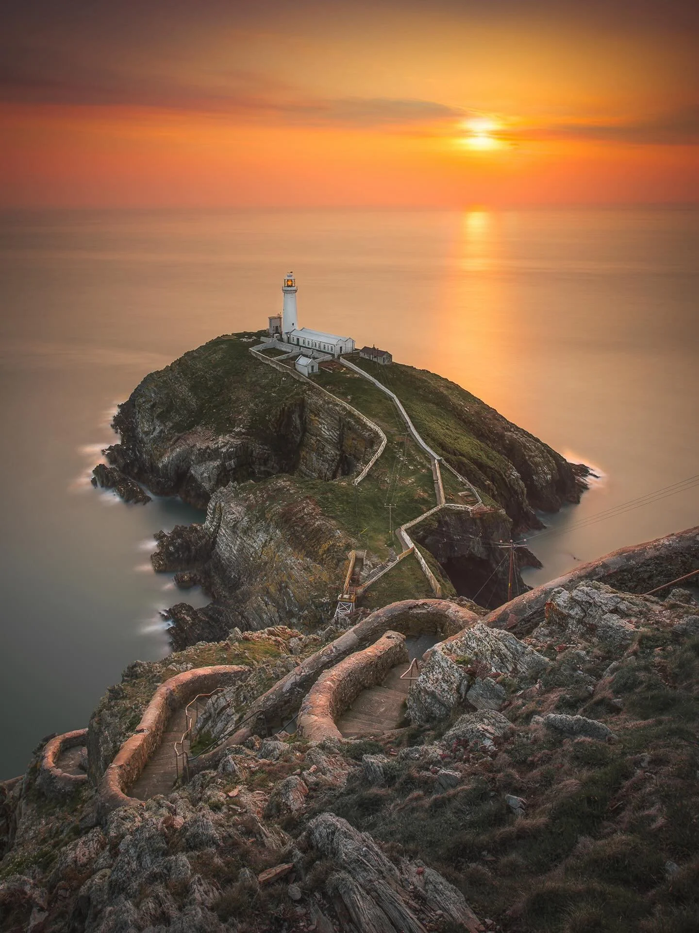 Got there just in time as the light started to drop.
Waves crashing below, wind picking up, and that last warm glow hitting the scene.
The lighthouse stood out perfectly against the fading sky.
Conditions changed fast, but that&rsquo;s what made it i