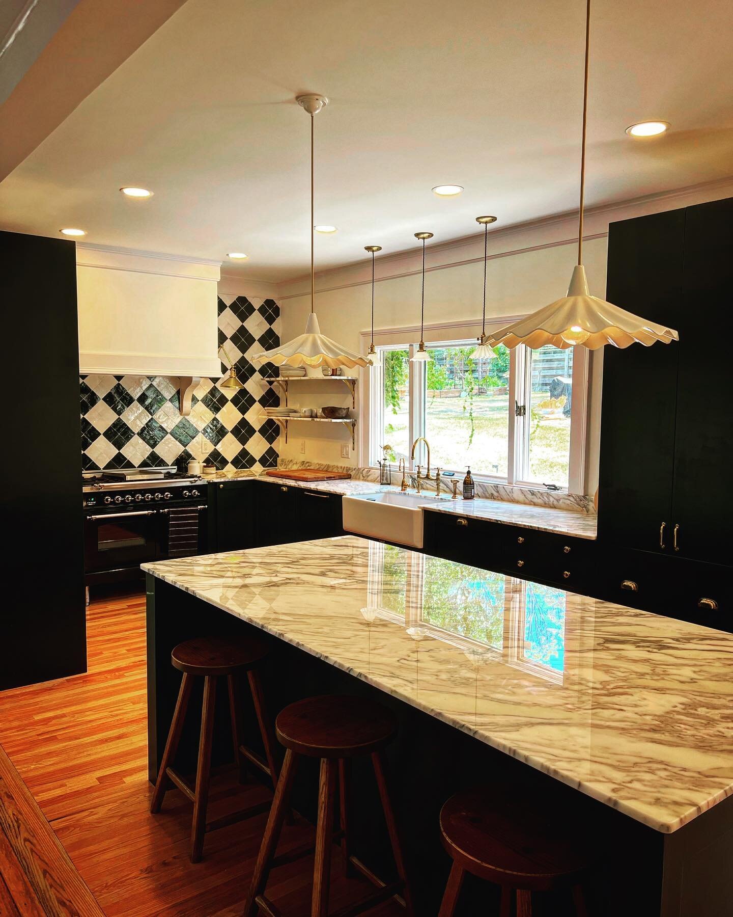 @upstate.interiors curated this kitchen and it was a pleasure making it come to life. Everything was handpicked, the &ldquo;studio green&rdquo; by @farrowandball on the cabinets pays homage to the forest green veins in the calacatta tucci marble. Qui