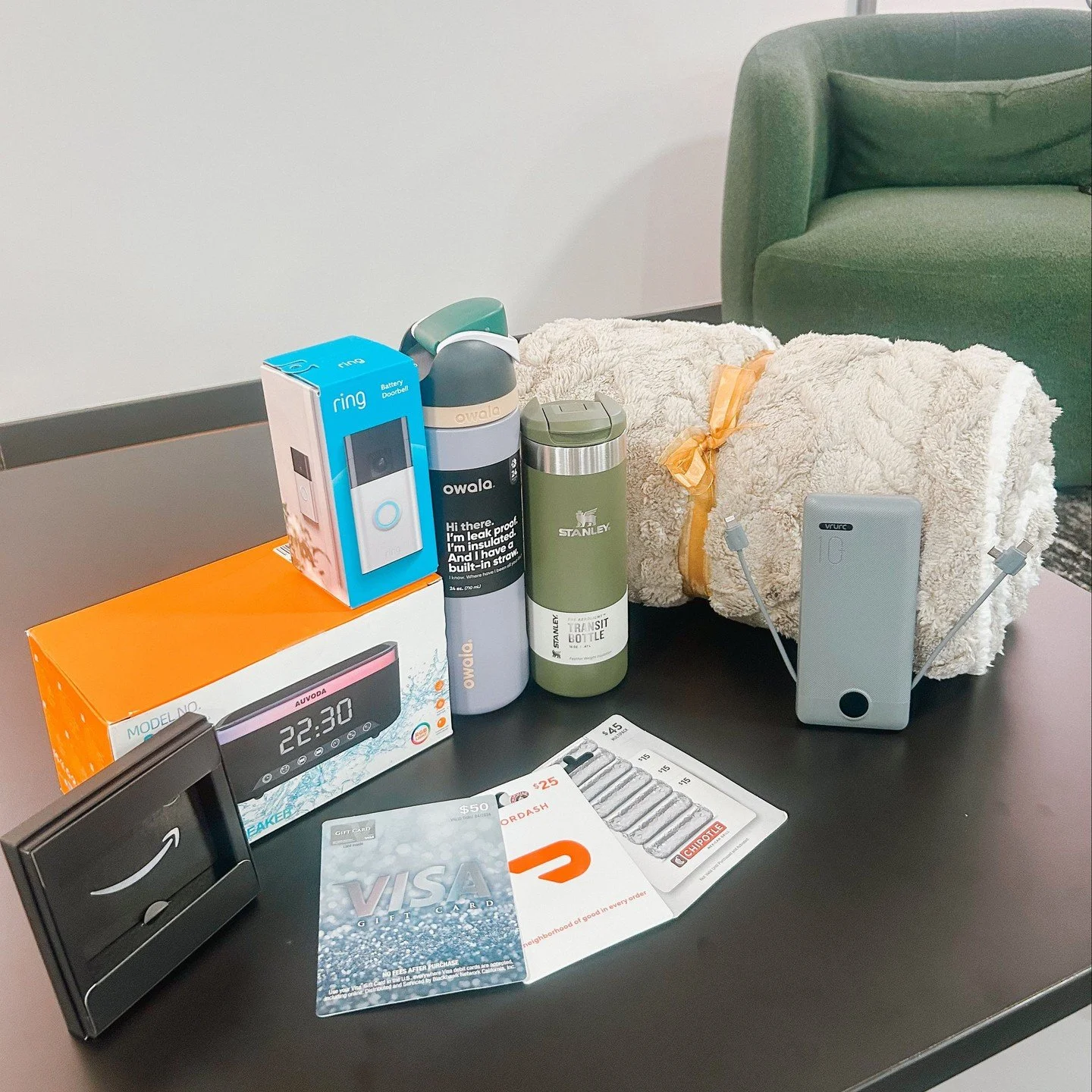 Our 10 days of giveaways are starting soon! From Dec 1- 10th, we are doing a giveaway everyday to 1 lucky resident🎁 Each day we will post one item, all you have to do is like + tag 2 friends under the gift you would like to enter the give away for! 