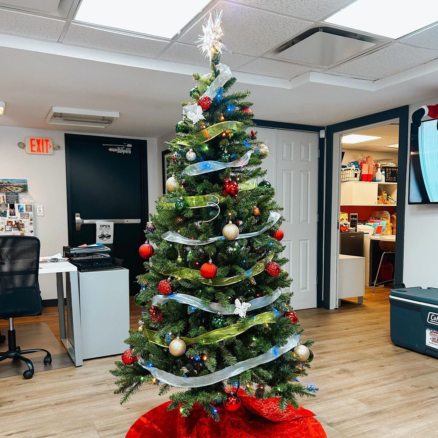 Send us pics of your decorated apartments for a chance to be featured!😁