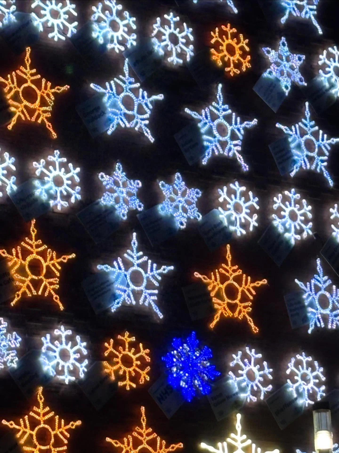 Last night we watched as 100s of festive snowflake lights burst into life all over @sheffieldchildrens 

This annual tradition is a celebration of the hospital and the charity that supports it. Working with @sheffchildrenshospitalcharity this year ha