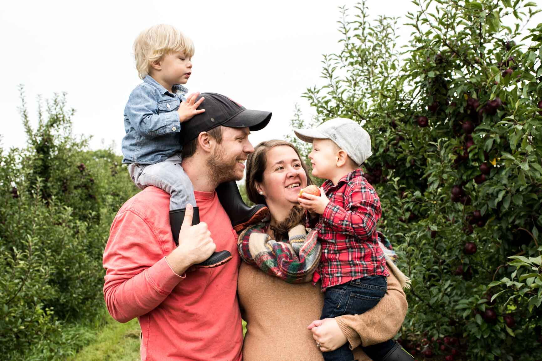 Grand Rapids, Michigan Apple Picking at Robinettes - Family and Kid lifestyle family photojournalism portraits Randi Armstrong King Photography
