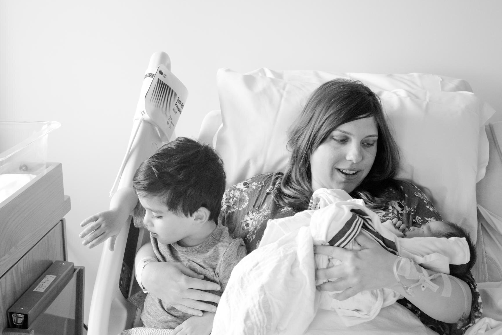 Grand Rapids Michigan Birth at Spectrum Hospital Butterworth Womens Center photographs by Randi Armstrong Birth and Creative Services Birth Photography