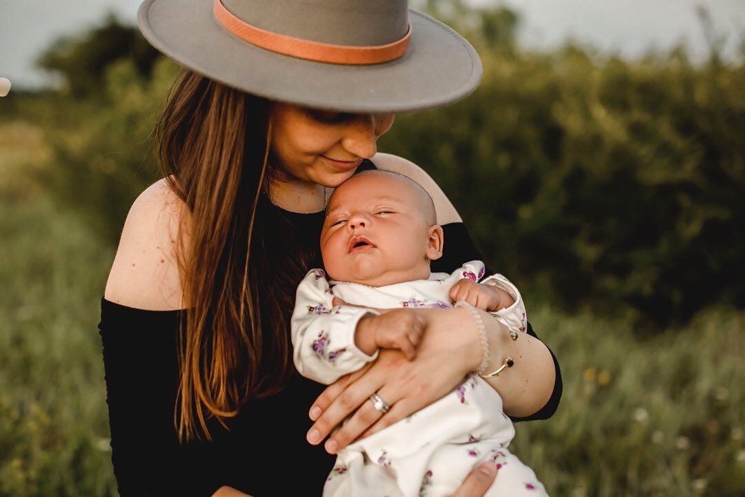 When you photograph a beautiful mama- who you used to babysit when she a wee toddler. And now she&rsquo;s all grown up &amp; wonderful &amp; glowing &amp; is a fabulous mama 🧡 Heart full 🥰