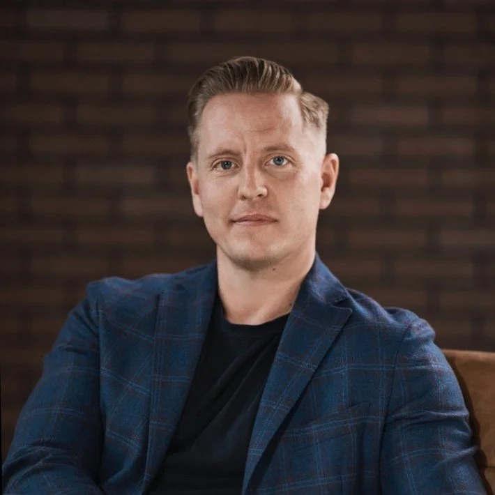 Eric Wilson Headshot.jpg