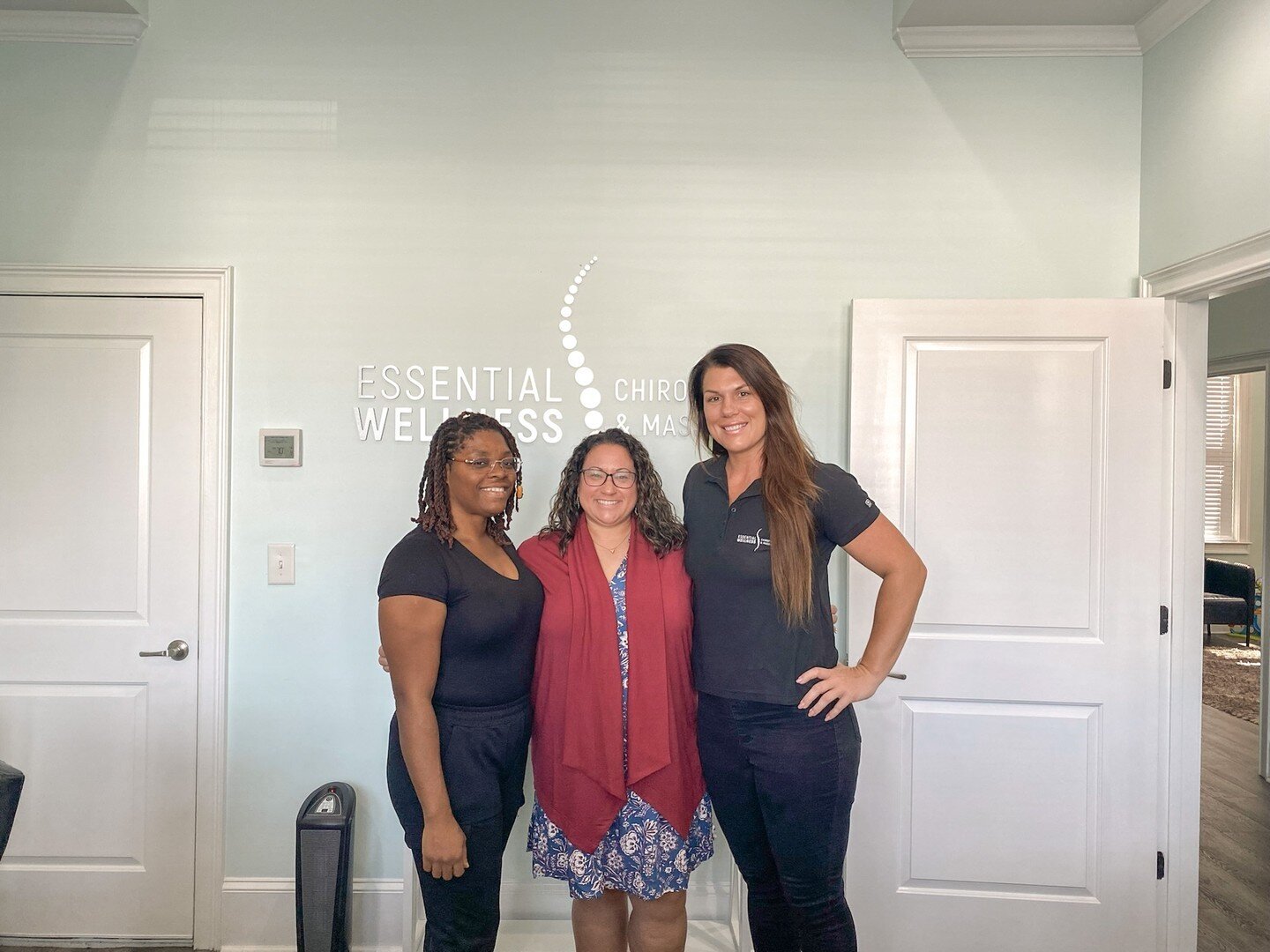 Feeling all the weekend vibes already? 💃🏼💙

Our Friday team is sending you all the good vibes for a weekend full of relaxation, fun, and a touch of Essential Wellness magic! Come see us today and tomorrow!