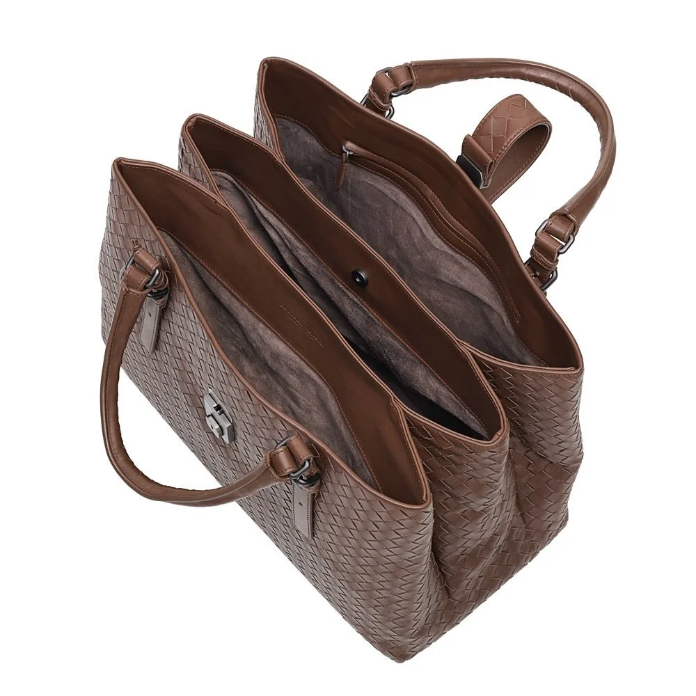 Girls best friend #ecommerce #productphotography #produktfoto #webshopphotography #group88 #packshotfactory #packshotfactory_wework #luxuryproducts #highqualityphotography #danmarksf&oslash;rendeproduktfotograf