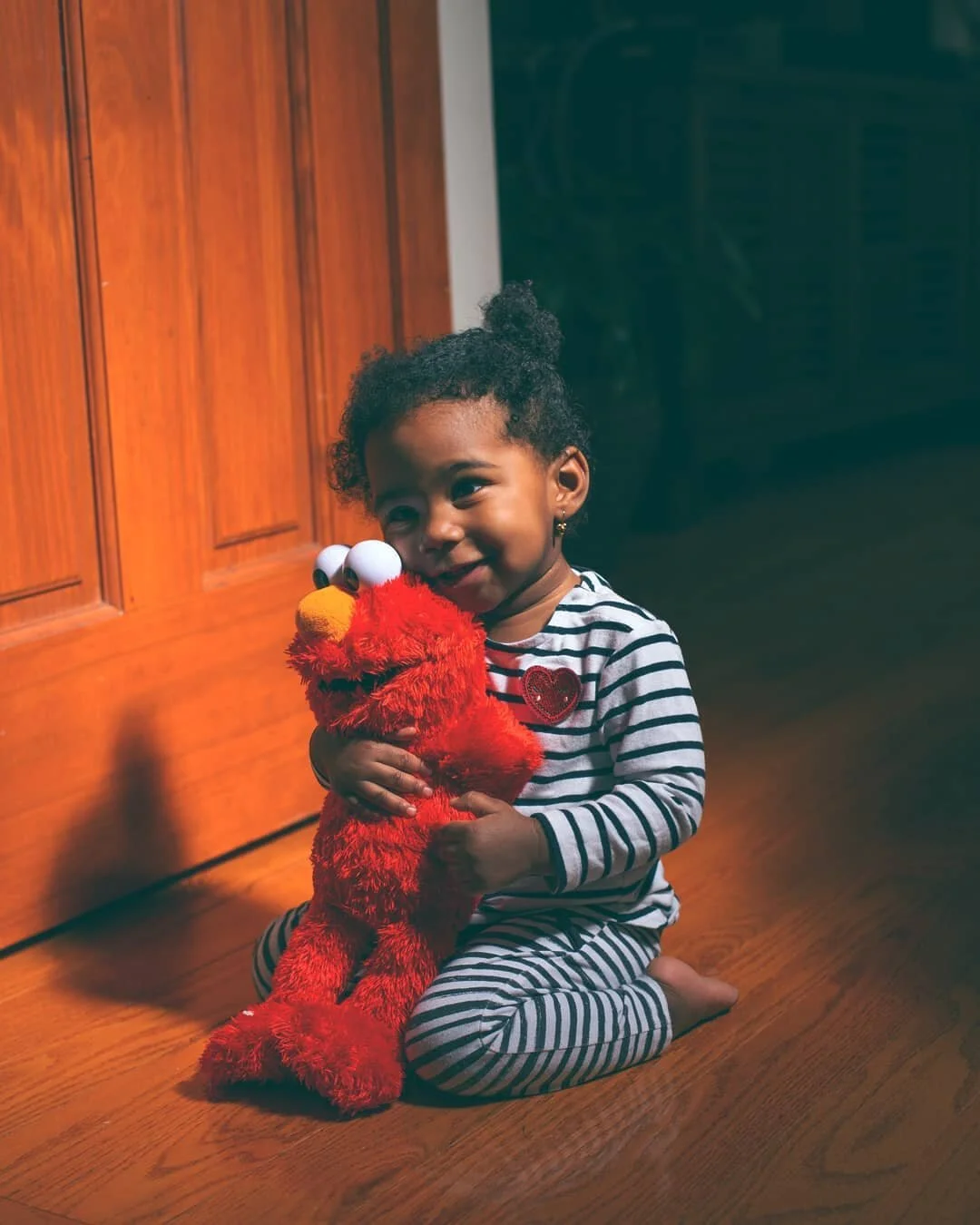 Izzy and her Elmo -This photo is one of the perks of being a stay-at-home-dad. I think this was last year.... or maybe the year before lol.
www.iamDappa.com
