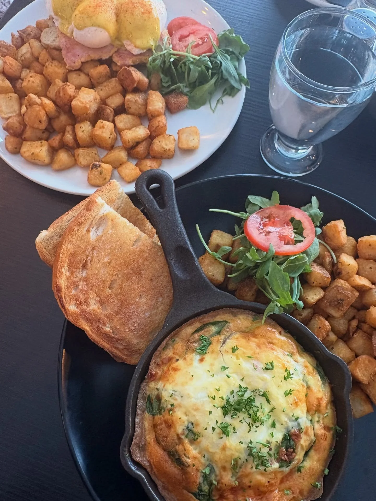 Rise, shine, brunch! 🥞☕Good mornings start in Downtown Bracebridge

📍 @basilico_atthefalls