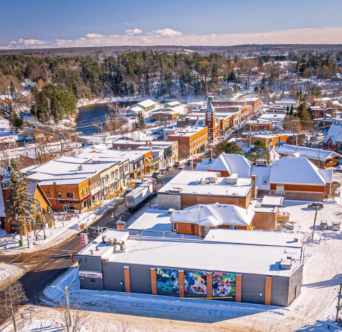 Downtown Bracebridge, wrapped in winter ❄️

In just about a week, our downtown will transform into a winter playground for @fireandicebracebridge

🎟️ Get your tickets today and join us Saturday January 31! 

📸 Brian Chisholm