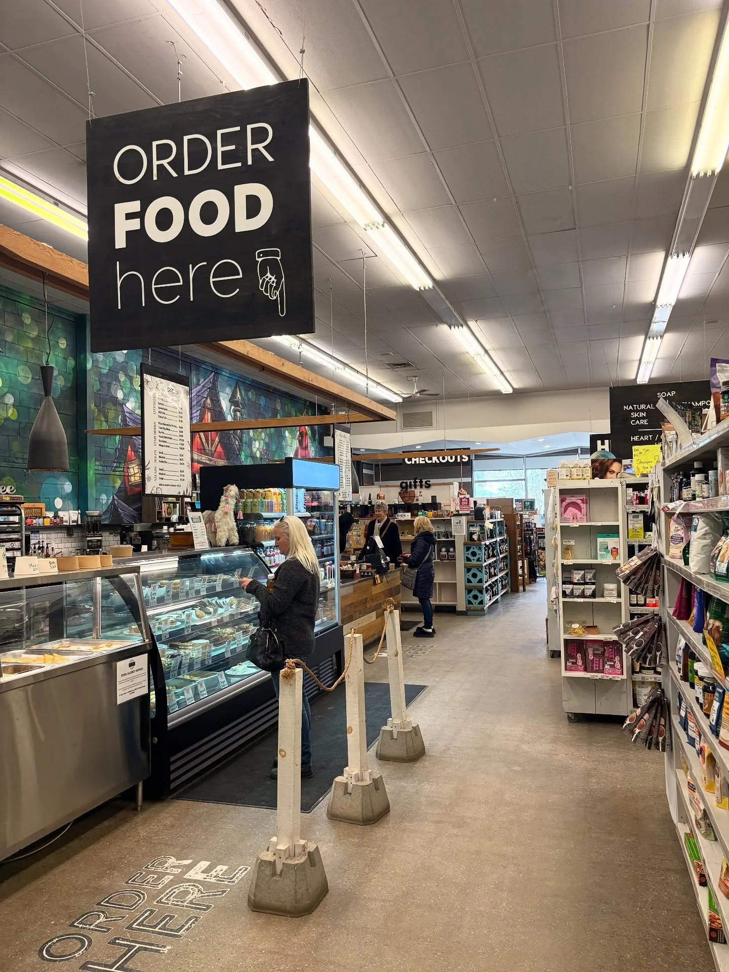 Fuel your goals the local way ✨
A new year calls for fresh habits. Whether you&rsquo;re resetting, refocusing, or simply adding more goodness to your day, Downtown Bracebridge has you covered🩵

#downtownbracebridge #downtownbia #wellness #shopthebri