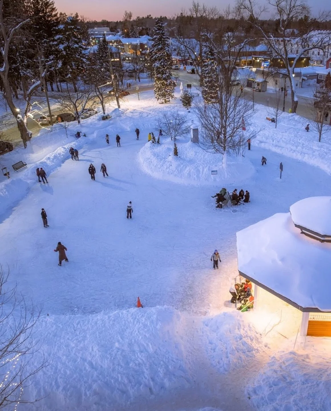 A great skate season comes to an end ⛸️
Due to changing weather, the rink at Memorial Park is closed for now. 

We loved seeing the community enjoy skating beside the stunning new bandshell in Downtown Bracebridge all winter long. Thanks for making i