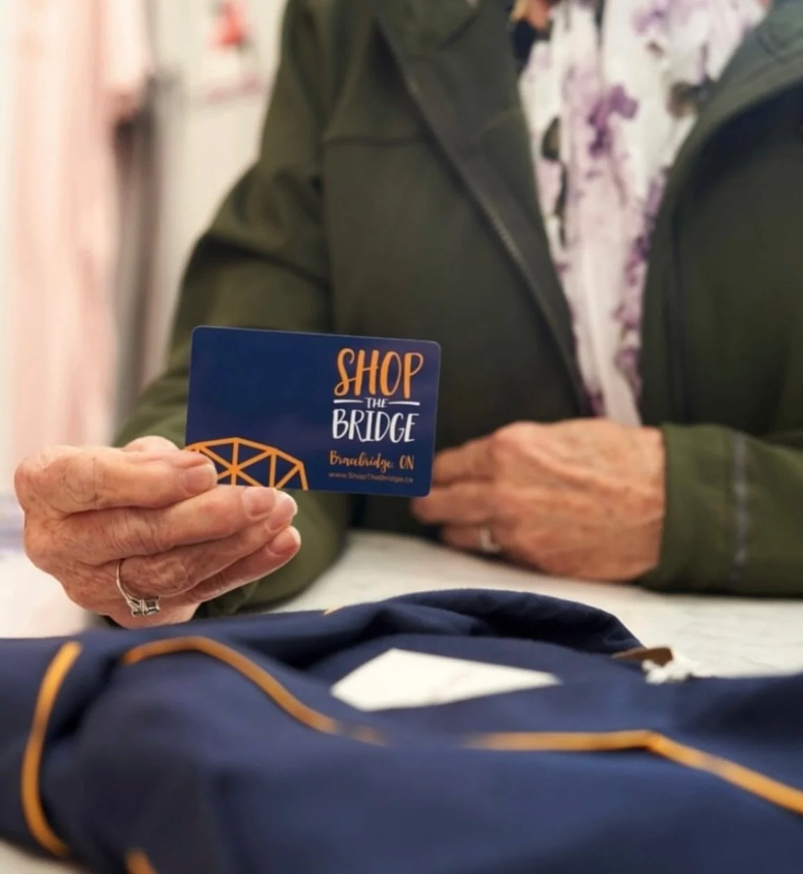 A gift card that keeps it local 🩵💳

The #ShopTheBridge gift card can be used at over 45 participating businesses throughout Downtown Bracebridge.

Discover a full list of participating businesses at the link in our bio. 

#downtownbracebridge #visi