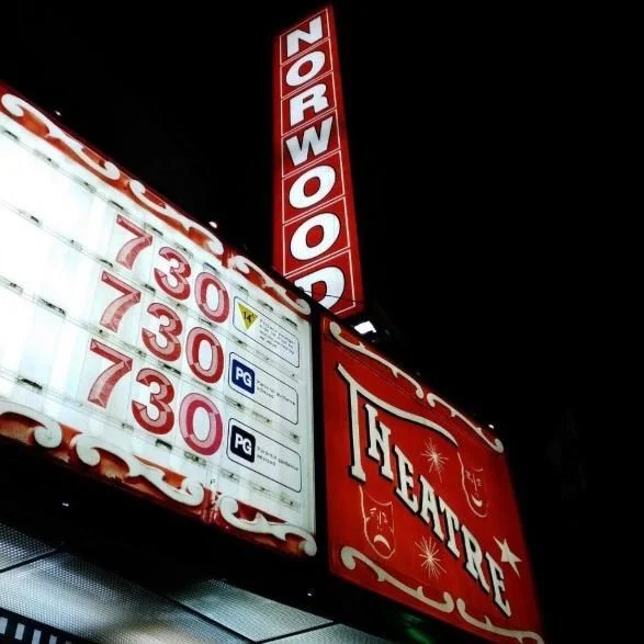 One of those Downtown Bracebridge icons 🎬💙
This is your sign to plan a movie night🍿

📍 @norwoodtheatremuskoka 

#downtownbracebridge #downtownbia #discovermuskoka #movienight #supportlocal #smallbusiness #locallove