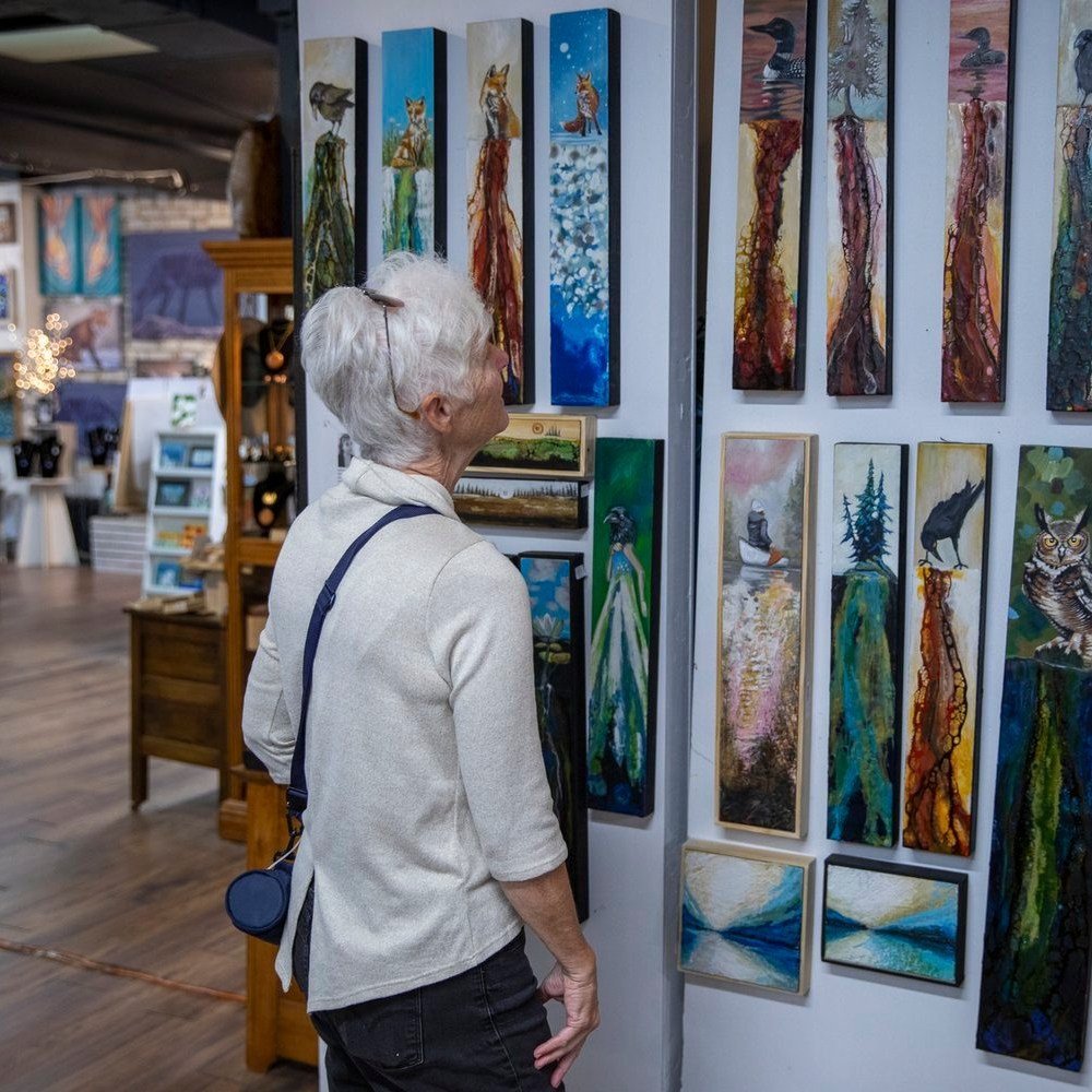 Spring weather keeping you guessing? 🌦️
Good thing Downtown Bracebridge has plenty to do indoors, from art &amp; cooking classes to arcade games &amp; virtual golf, so your plans are set no matter the forecast.

#downtownbracebridge #downtownbia #vi