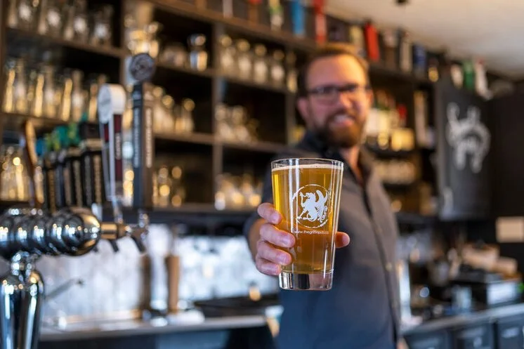 Patio season is on the horizon. For now, grab a seat inside @thegriffingastropub 🍻
Please enjoy responsibly and plan for a safe ride home.

#downtownbracebridge #visitthebridge #supportlocal #patioseason #locallove #downtownbia #discovermuskoka