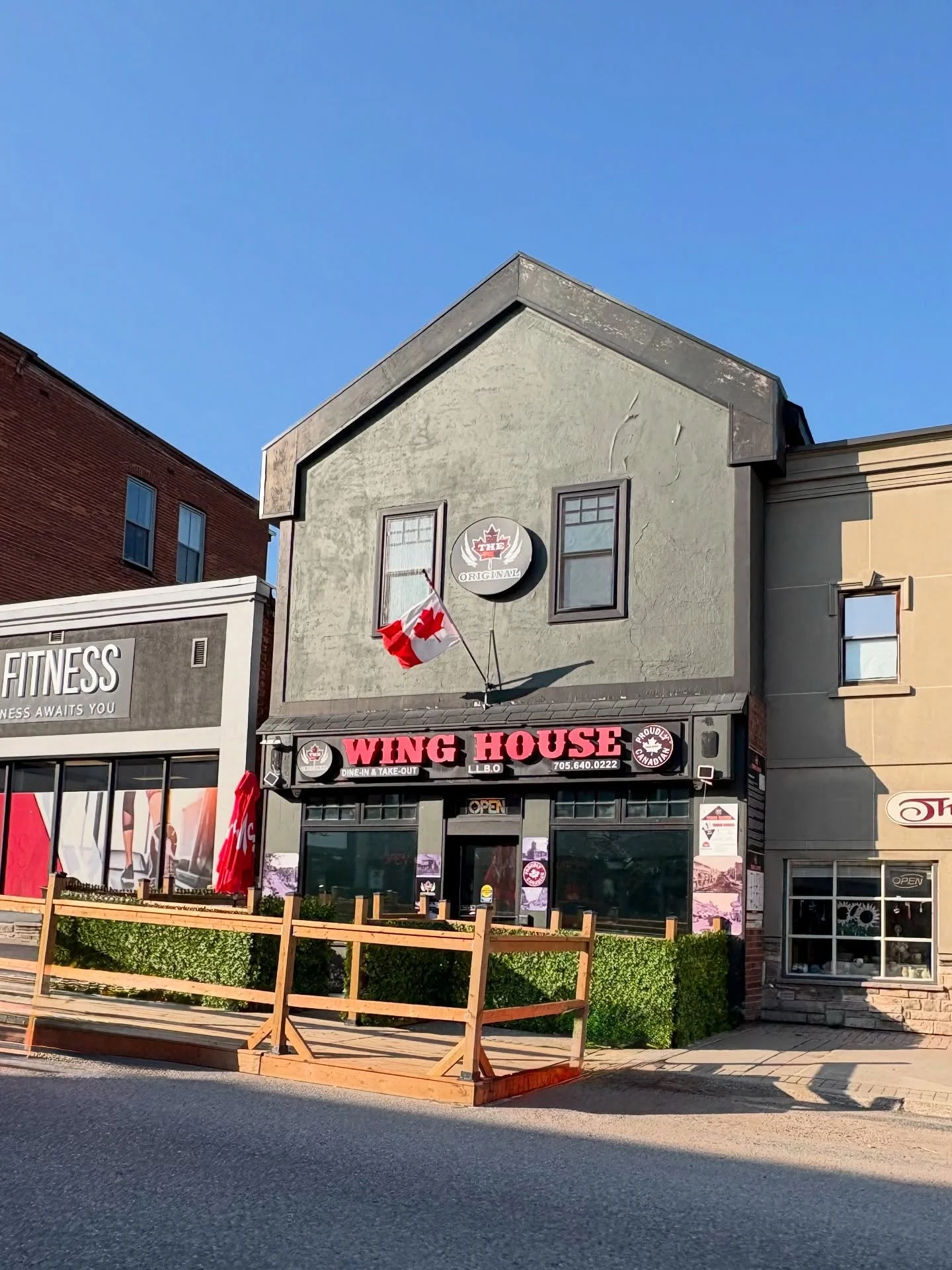 The days are getting longer, the air a little warmer&hellip; hear that? The patio is calling ☀️🍻

📍 @winghousebracebridge 

#downtownbracebridge #patioseason #discovermuskoka #visitthebridge #shopthebridge #bracebridge #muskoka