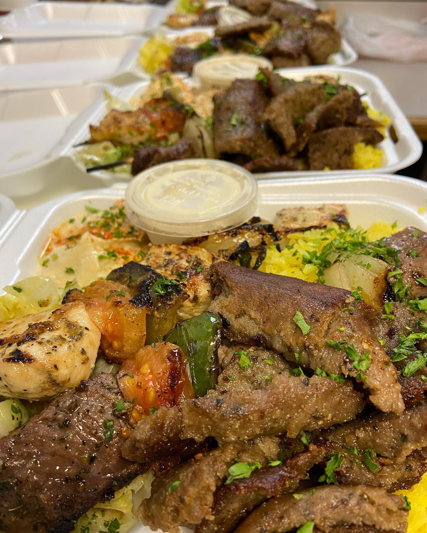 The Brochette Combo!😋🍴A combination of chicken and beef skewers with gyros, served with tahine 

#thesahararestaurant #thesahararestaurantfood #chicken#beef #skewers #gyros #chickenskewers #beefskewers #tahine #rice #saffronrice #takeout #togo