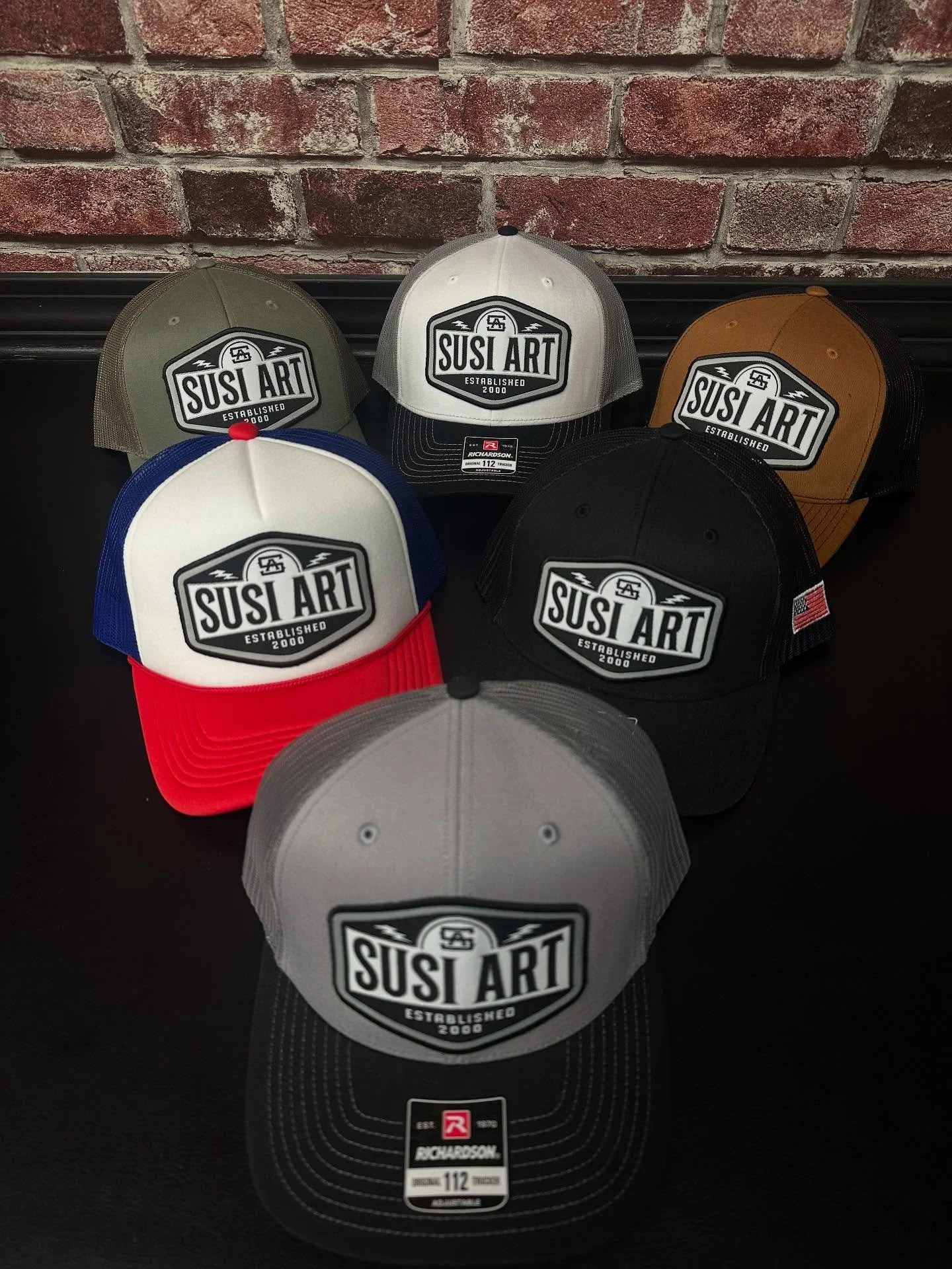 New Susi Art Patch Hats ⚡️ 
•
•
•
#patch #patches #custompatches #wovenpatch #screenprint #graphicdesign #printerswithpride #truckerhats #screenprinter #customhat #hat