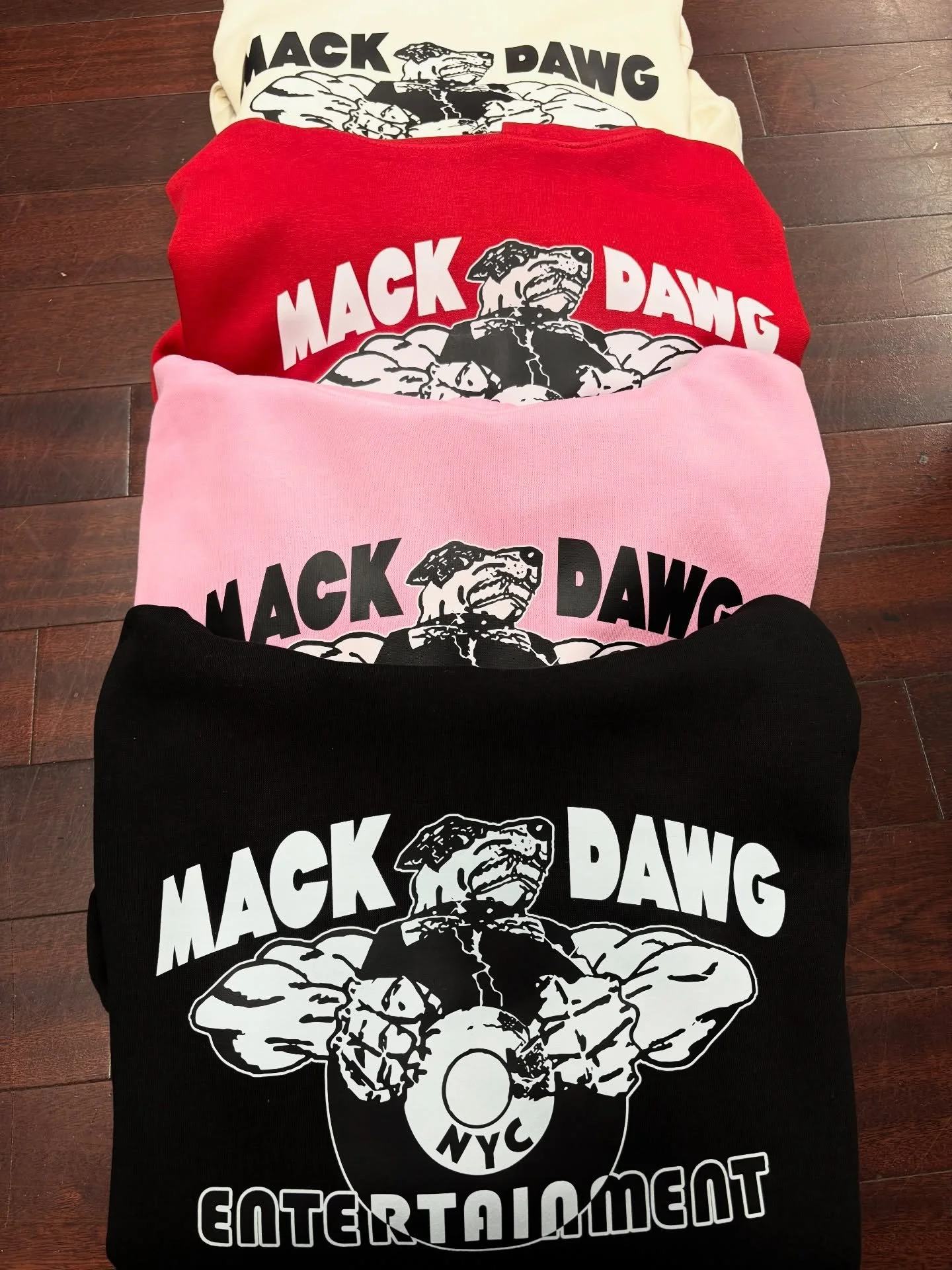 restored a vintage logo for Mack Dawg Entertainment and gave it a new life on these hoodies!
&bull;
&bull;
&bull;
#supportsmallbusinesses #shoplocal #mackdawg #screenprinting #graphicdesign