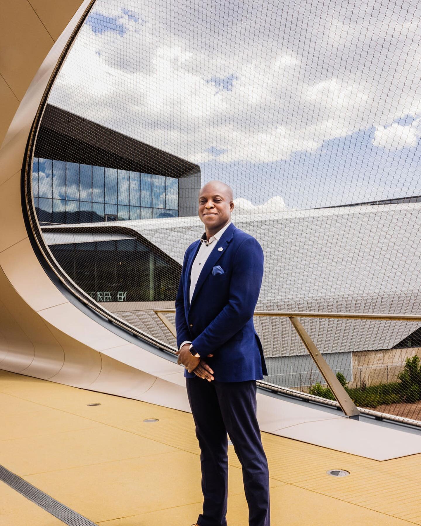 I had the honor of photographing Mayor Mobolade on a bridge for 20 min for @deseretnews. 

Mayor Yemi Mobolade made history in May when he was elected as the first Black immigrant and non-GOP mayor of Colorado Springs, Colorado.

Link in stories for 