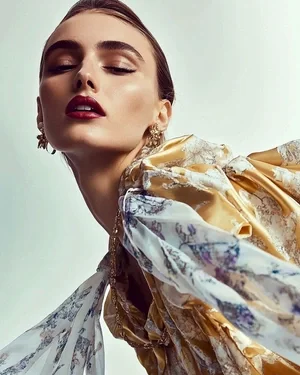 u3833954269_A_tall_thin_Caucasian_model_in_a_flowy_luxurious__646760c7-6c29-42b8-8a08-2ae65af8e7ee_1.webp
