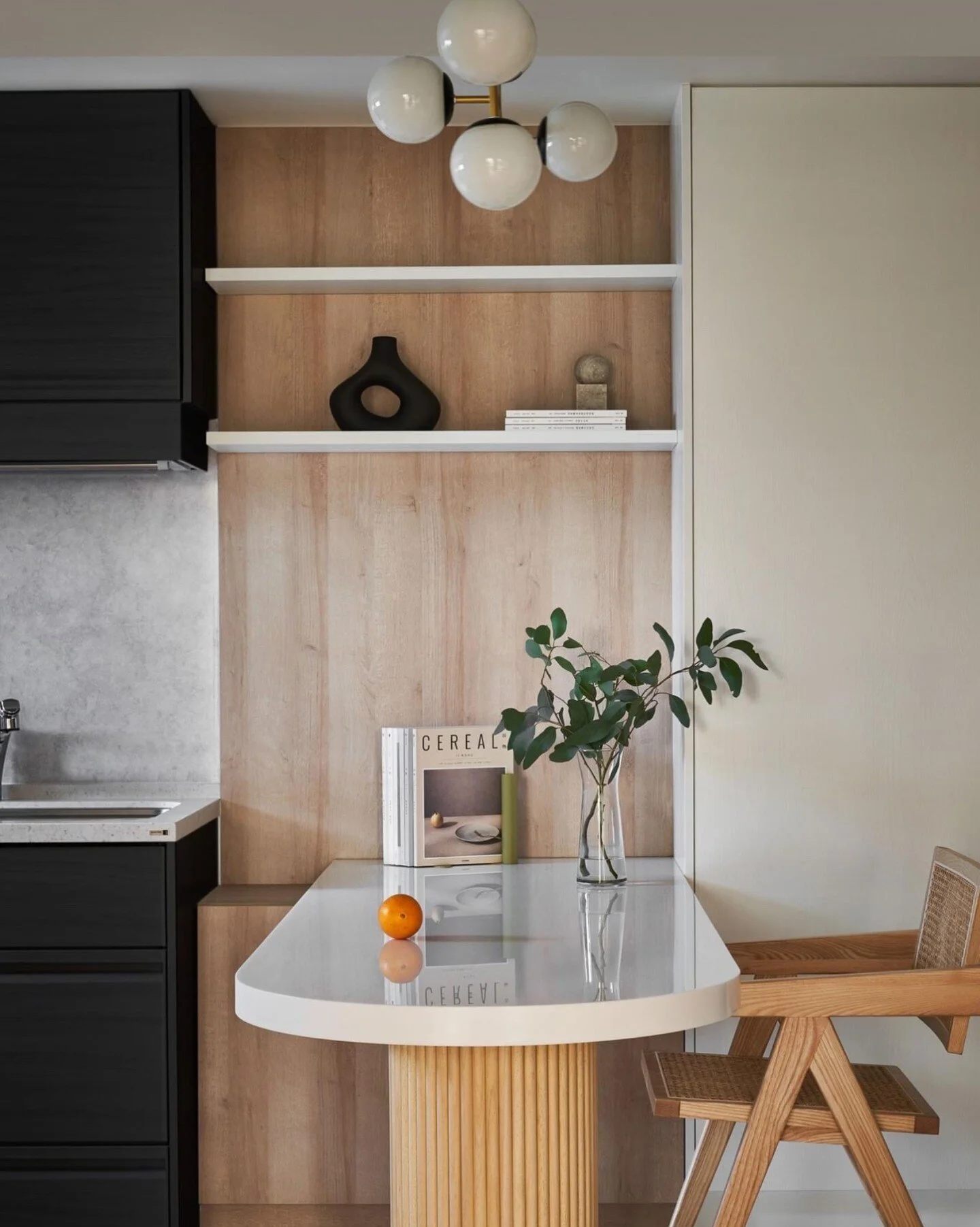 Simplicity is chic - just like this simple dining island for two 🖤
.
.
.
.
.

#interiordesign #interiorinspo #interiorstyling #interiordetails #interiordesigner #houserenovation #kitchendesign #kitchendesigner #interiordesigninspo #kitcheninspo #arc