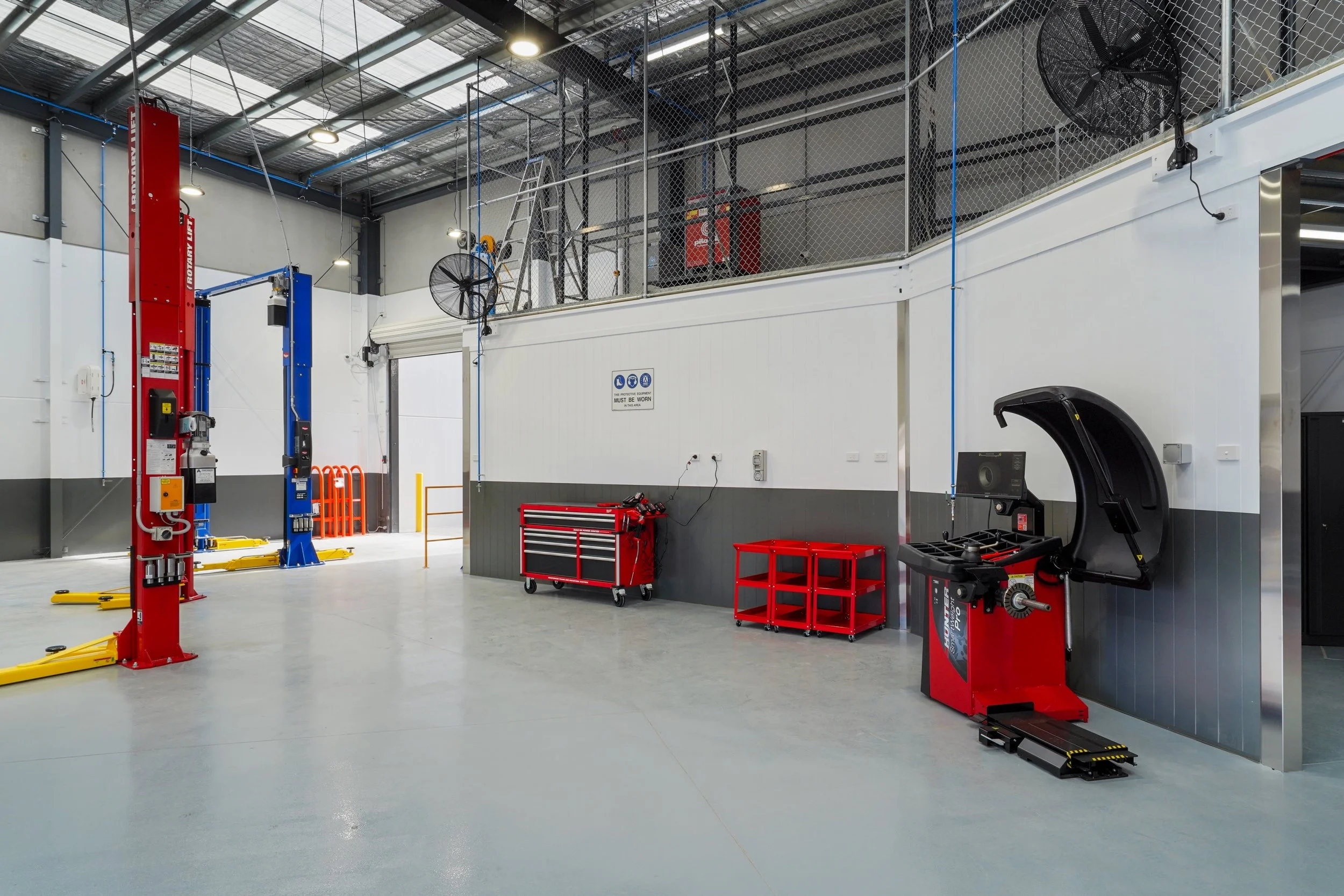 SUPAMAC TOLLBAR BRIDGESTONE 003-min.JPG