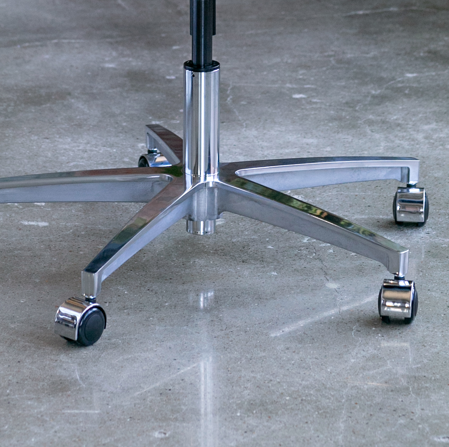 Soul Seat Metal Base Legs with Casters.png