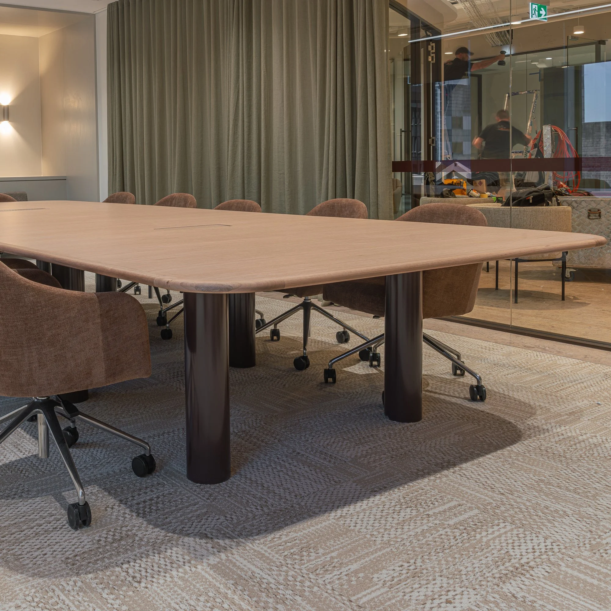 COLUMN table and workstation system — klaro industrial design