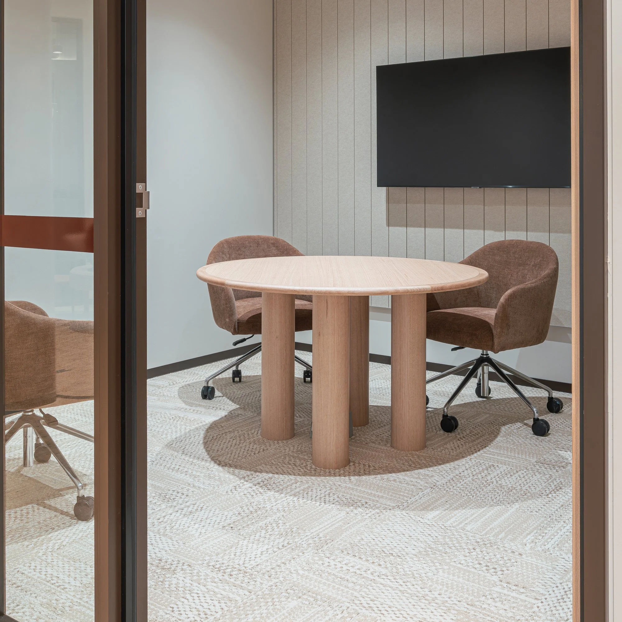 COLUMN table and workstation system — klaro industrial design