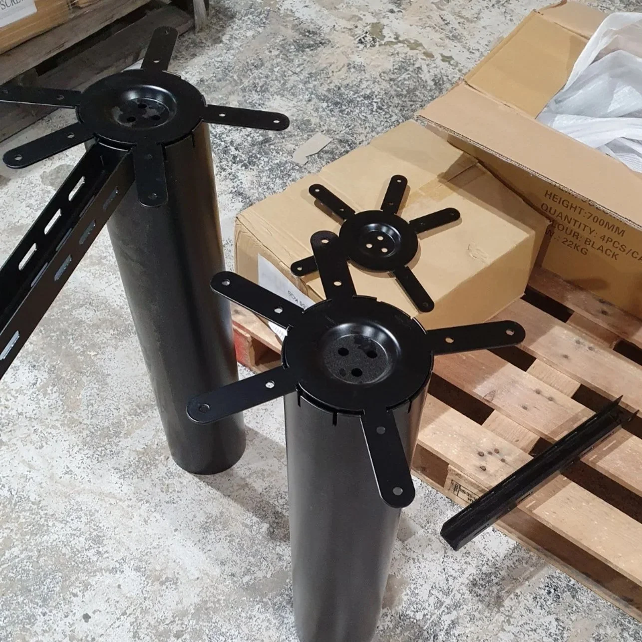 December 2017 - Off-the-shelf version development begins, producing multiple prototypes. Signature 'turtle' mounting plate can be seen in final prototypes, that       enables 60 degree connections