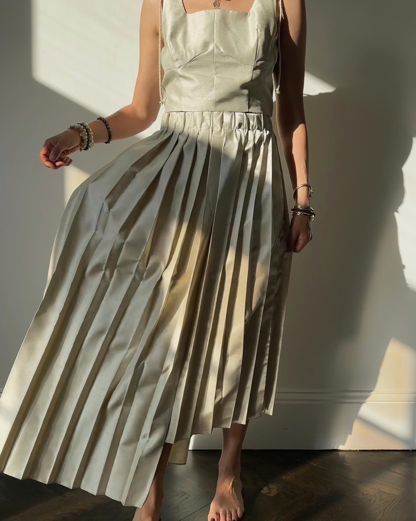 The Plume Skirt in Pearl 🦪⚪️✨ &hellip; This pleated skirt is a dream; the long panel is matte while the shorter panel is shiny both with the same pearlescent color. It moves with beauty combining both knife and box pleating, which allows the fabric 