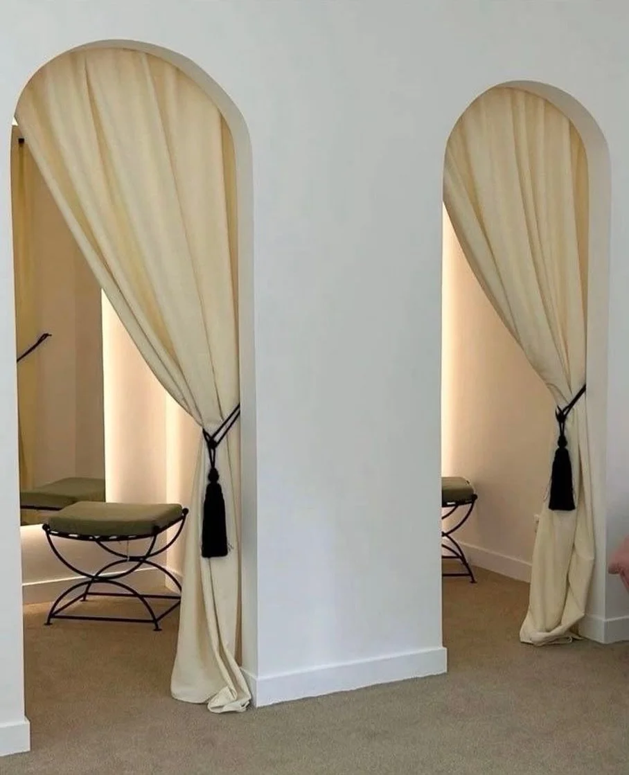 Offering in person EKD styling sessions 🖤 [DM to reserve yours] 🕊️