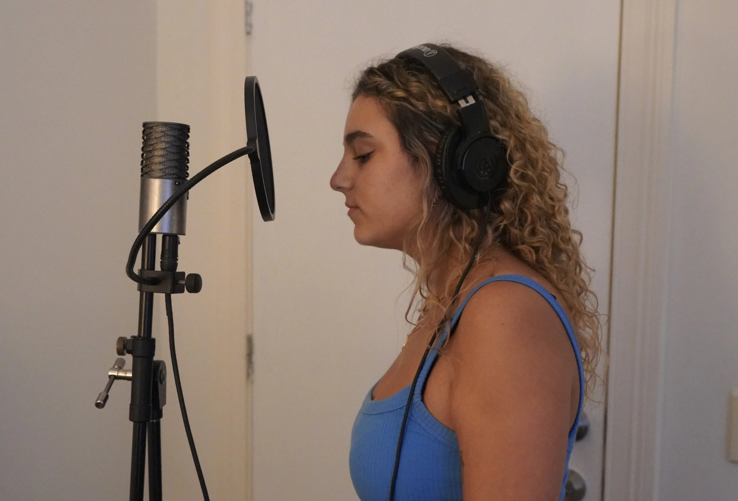 How to Sing Better: 12 Vocal Coach Tips Every Beginner Needs