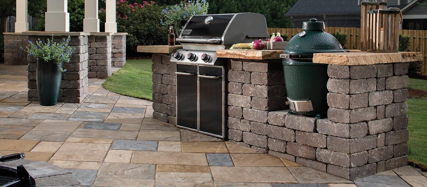 GMS_RES_BEL2014_Patios_OutdoorKitchen_Firepit_LafittRusticSlab_WestonWall_001.jpg