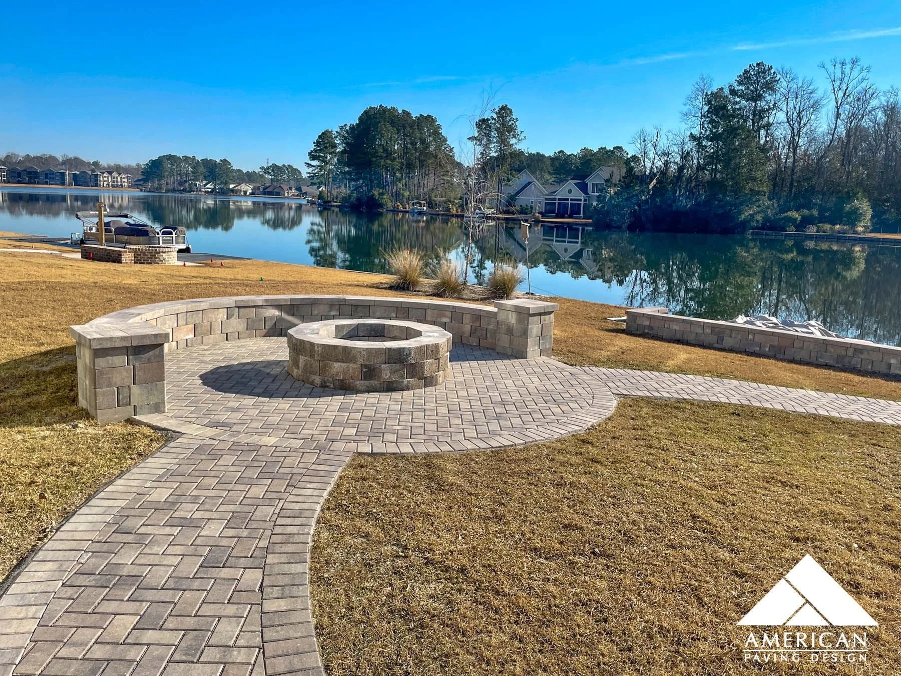 5 IDEAS FOR PATIO DESIGNING AROUND A FIRE PIT