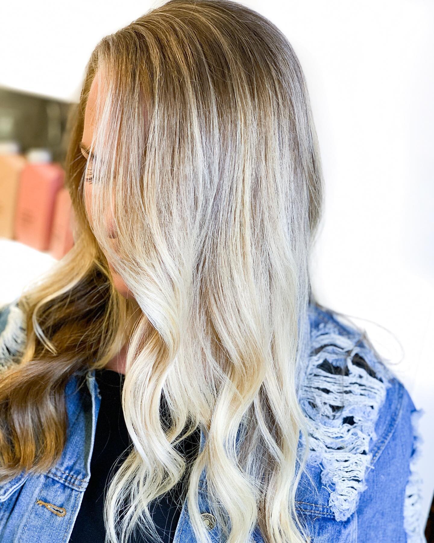 It&rsquo;s the balayage for me ✨

#seattle #tacoma #sumner #puyallup #gigharbor#hairgoals #hairdressermagic #salonlife #hairtrends #hairdresser #haireducation #hairoftheday #tacomabalayage #licensedtocreate #tacomahairstylist 
#behindthechair #hairbr