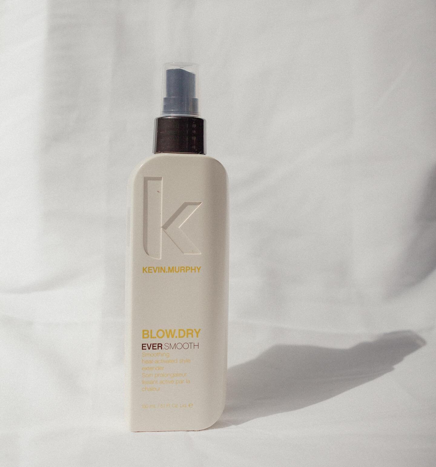 Does your hair get frizzy when you blow dry it? 

Try this: @kevin.murphy BLOW.DRY EVER SMOOTH spray. 

Spray it on wet hair before you blow dry, and see how it helps smooth out the frizz 💛

📸 @haileyaitkinsphoto 

#bohohair #blushbeautybar #tacoma