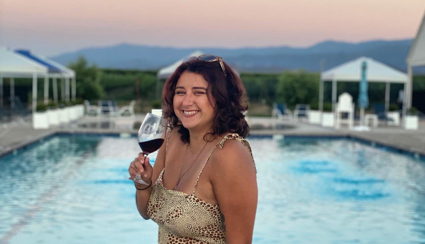 Currently drowning in information while studying for my certification, so here&rsquo;s a photo of me not drowning and enjoying a glass of Barbera by the pool @bottaiawinery 

#wineonthedaly #temeculawinecountry #winetime #barbera #sunset #certifiedsp