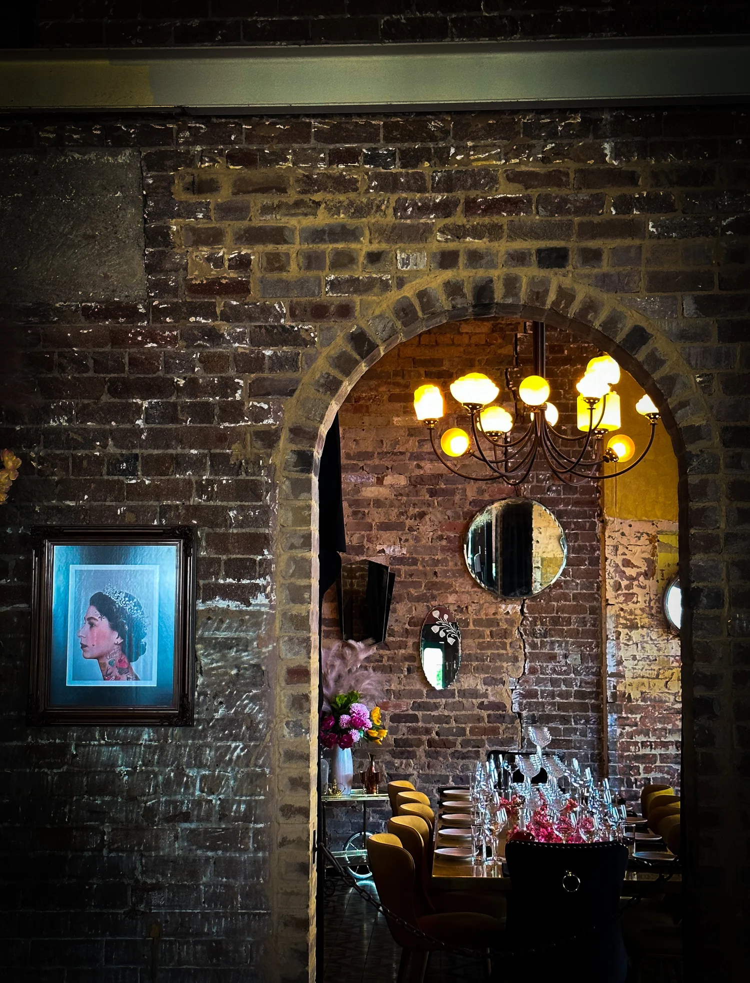 Queenies Bar & Good Times